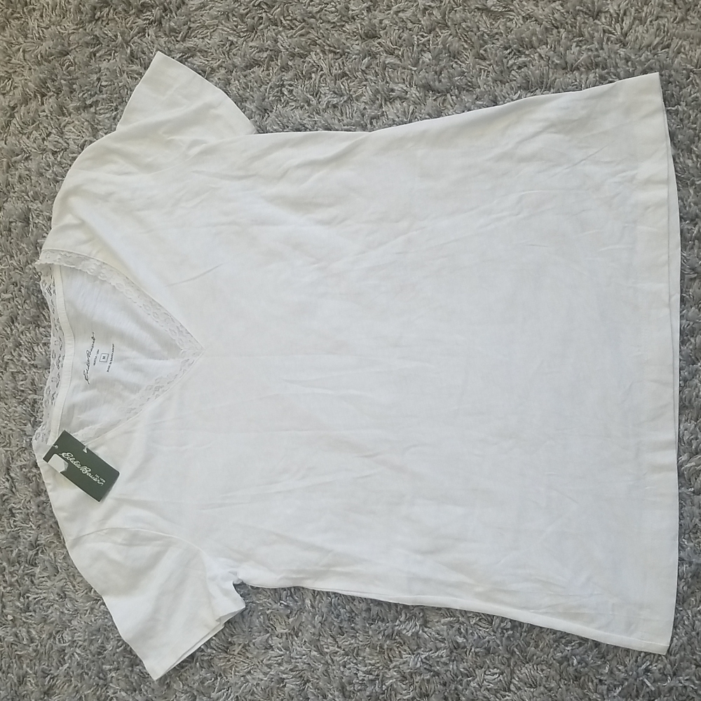 (M) NWT Eddie Bauer Classic V Neck Tee with Lace Accent Trim Casual Minimalist